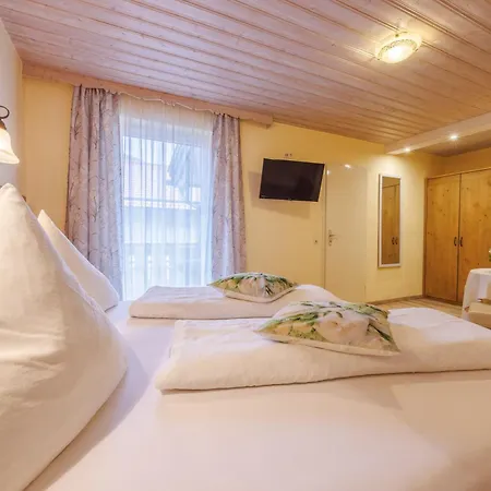 Gaestehaus Burghartswieser Inkl. Chiemgaukarte Апартаменты Рупольдинг